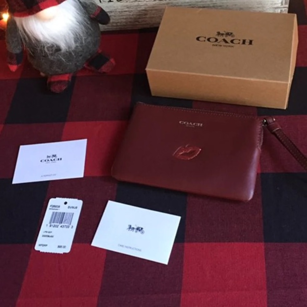 NWT Coach Wristlet w/ Glitter Lip - Picture 4 of 4